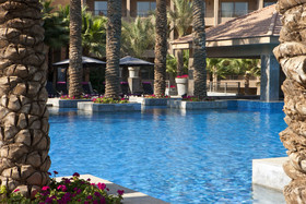 Dusit Thani LakeView Cairo