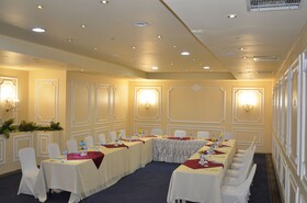 Holidays Express Hotel & Terrace