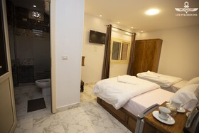 Life Pyramids Inn