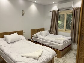 Life Pyramids Inn