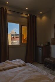 Life Pyramids Inn