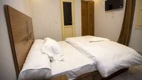 Life Pyramids Inn
