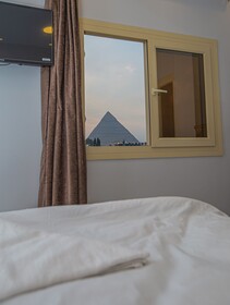 Life Pyramids Inn