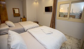 Life Pyramids Inn