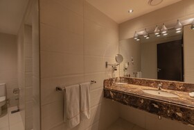 Riverside Hotel