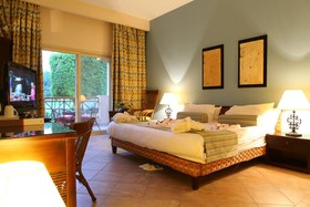 Swiss Inn Pyramids Golf Resort & Swiss Inn Plaza Hotel