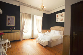 Tahrir Plaza Suites