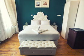 Tahrir Plaza Suites