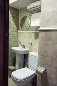 Tahrir Plaza Suites