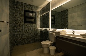 Travelholic Inn