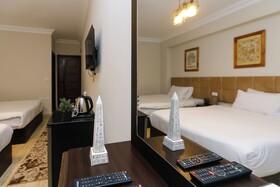 Crowne Pyramids Palace