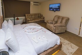 Crowne Pyramids Palace