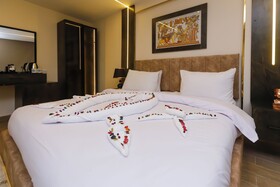 Crowne Pyramids Palace