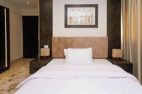 Crowne Pyramids Palace