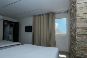 Crowne Pyramids Palace