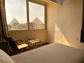 Hassan Pyramids Hotel