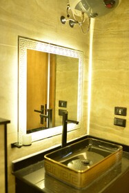 Neom Pyramids Valley Boutique Hotel