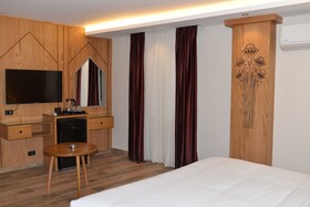 Neom Pyramids Valley Boutique Hotel