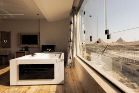 Royal Great Pyramid Inn