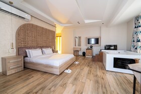 Royal Great Pyramid Inn