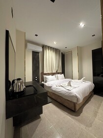 Taj Pyramids View Inn