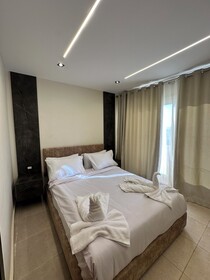 Taj Pyramids View Inn