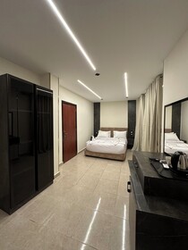 Taj Pyramids View Inn