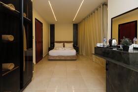 Taj Pyramids View Inn