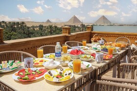 Taj Pyramids View Inn