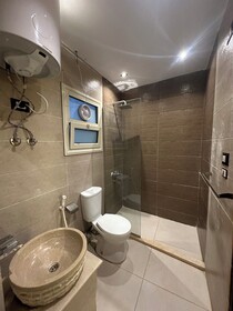 Taj Pyramids View Inn