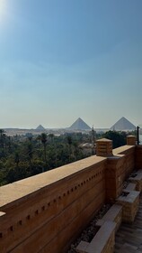 Taj Pyramids View Inn