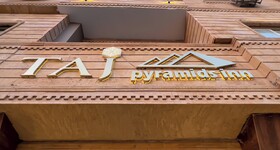 Taj Pyramids View Inn