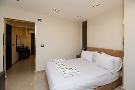 Taj Pyramids View Inn