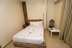 Taj Pyramids View Inn