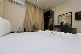 Taj Pyramids View Inn