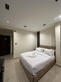 Taj Pyramids View Inn