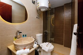 Taj Pyramids View Inn