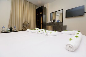 Taj Pyramids View Inn