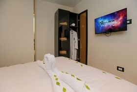 Taj Pyramids View Inn