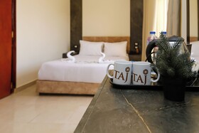 Taj Pyramids View Inn