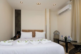 Taj Pyramids View Inn