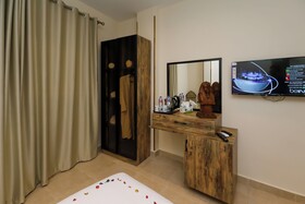 Taj Pyramids View Inn