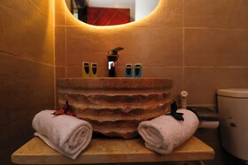 Taj Pyramids View Inn