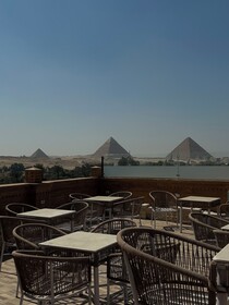 Taj Pyramids View Inn
