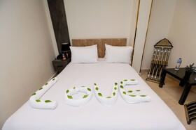 Taj Pyramids View Inn