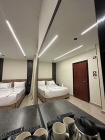 Taj Pyramids View Inn