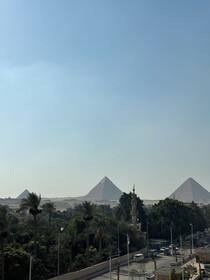 Taj Pyramids View Inn