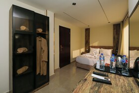 Taj Pyramids View Inn