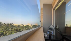 Taj Pyramids View Inn