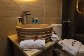 Taj Pyramids View Inn